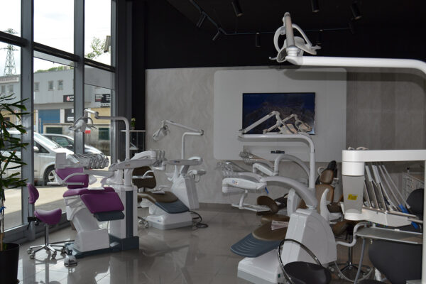 atencion-al-publico-quienes-somos-la-casa-del-dentista-bilbao-bizkaia-reparacion-sillones-dentales