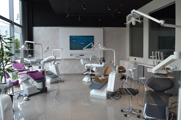 expositor-sillones-quienes-somos-la-casa-del-dentista-bilbao-bizkaia-reparacion-sillones-dentales