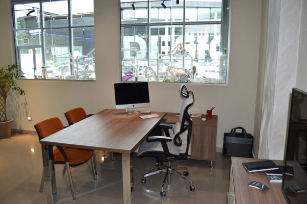 oficina-quienes-somos-la-casa-del-dentista-bilbao-bizkaia-reparacion-sillones-dentales