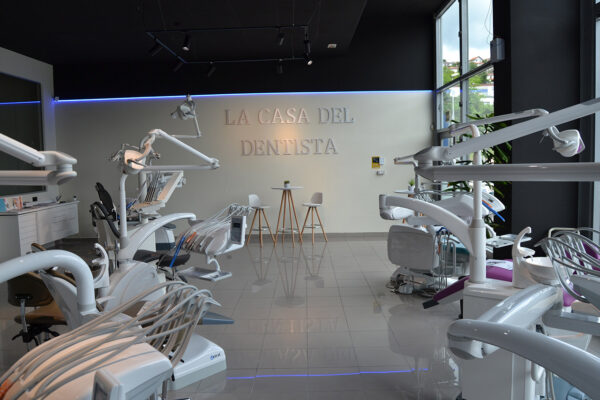recepcion-quienes-somos-la-casa-del-dentista-bilbao-bizkaia-reparacion-sillones-dentales