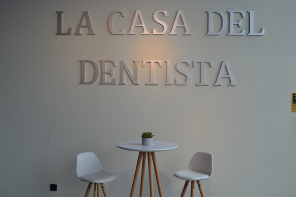 rotulos-quienes-somos-la-casa-del-dentista-bilbao-bizkaia-reparacion-sillones-dentales